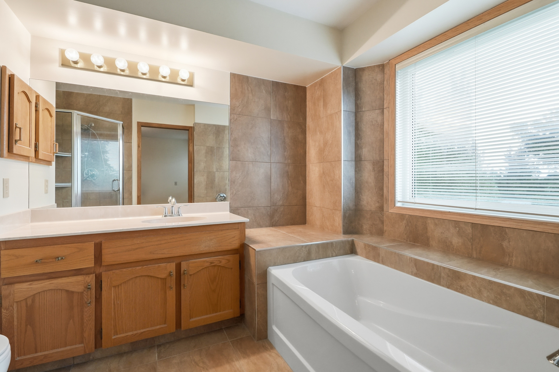 Primary ensuite with separate tub and shower