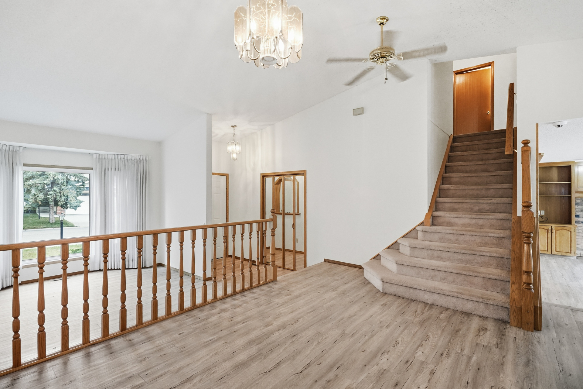 Open main-floor foyer and staircase
